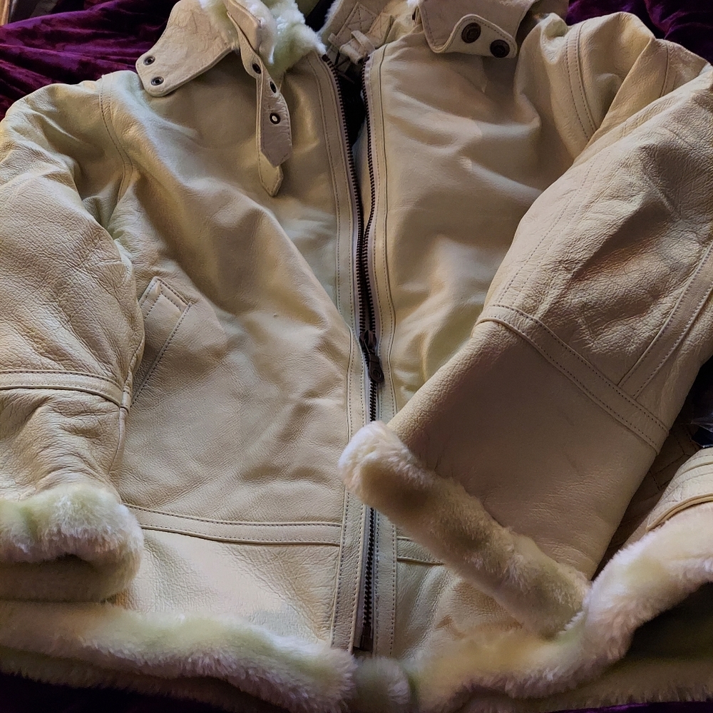 Shearling coat - Picture 2 of 3